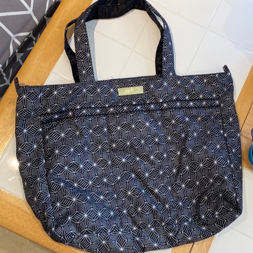 Ju-ju-be Superbe lightweight tote Black and white with Gold interior